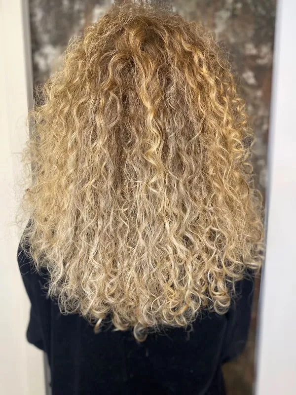 E&R HairLounge