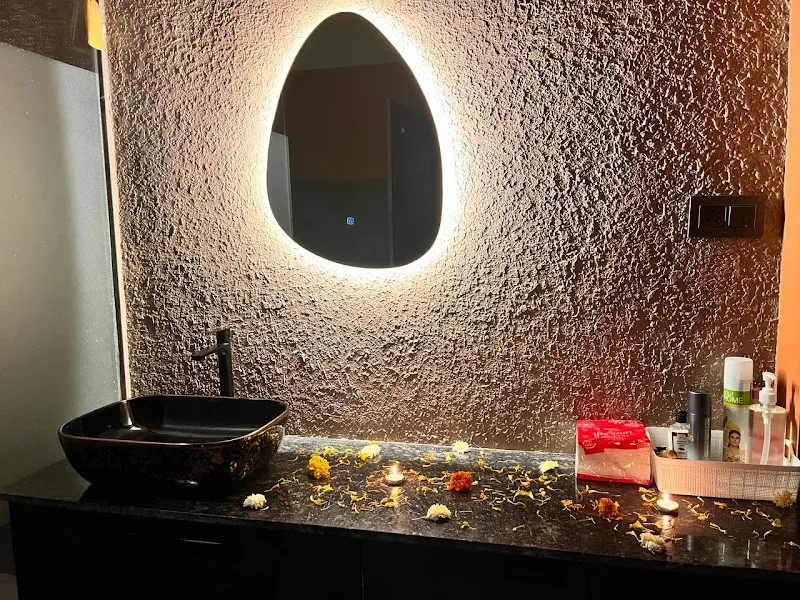 Spa Cave Nigdi, Pimpri-Chinchwad