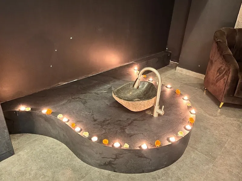 Spa Cave Nigdi, Pimpri-Chinchwad