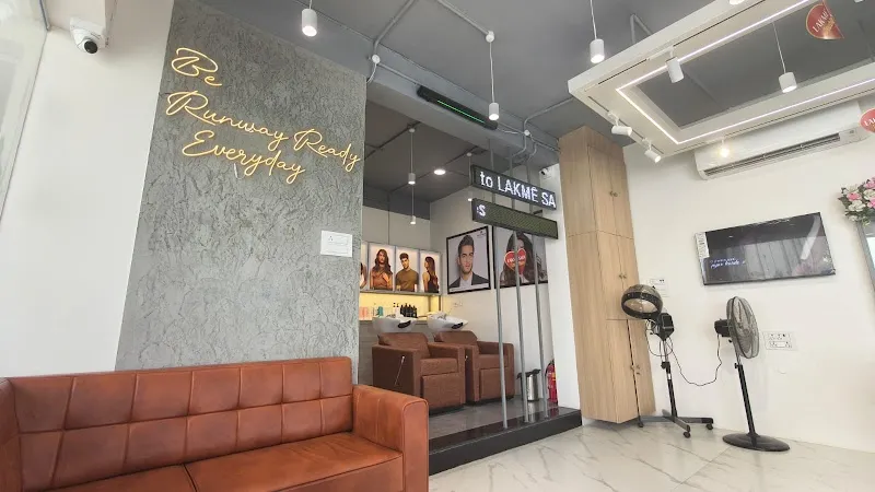 Lakme Salon For Him and Her in Arni Road,Yavatmal