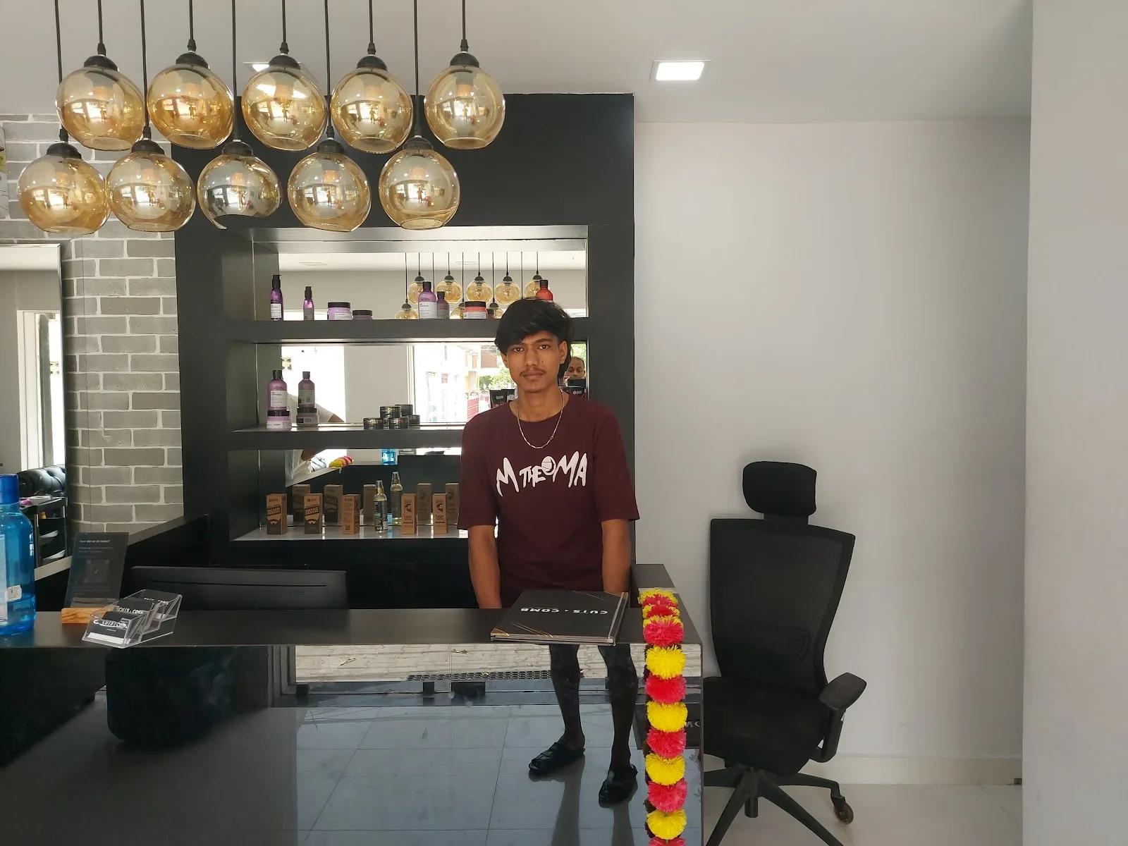 Cuts & Comb Unisex Salon – Adambakkam