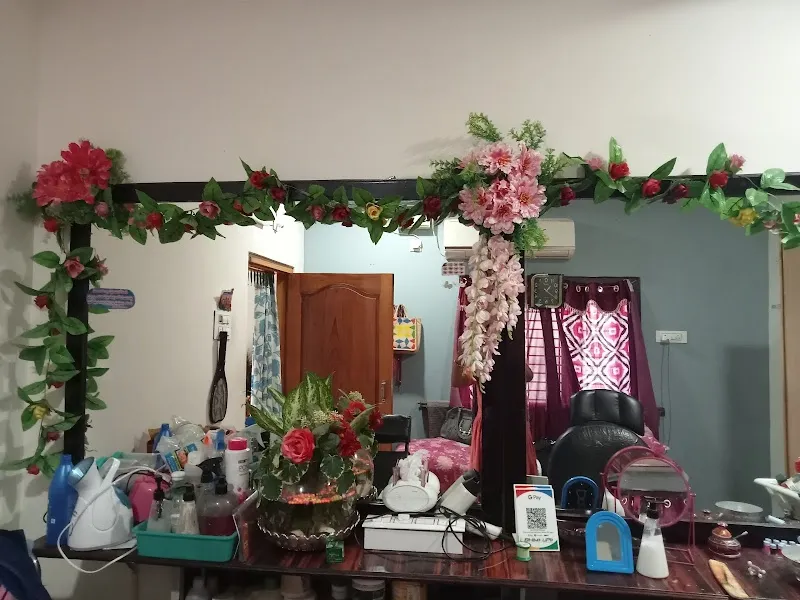 CHANDHANAS BEAUTY PARLOUR