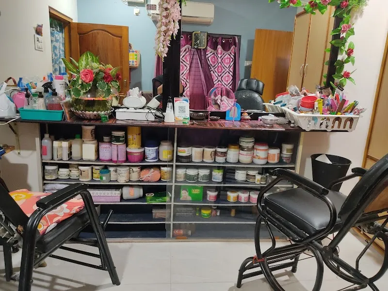 CHANDHANAS BEAUTY PARLOUR