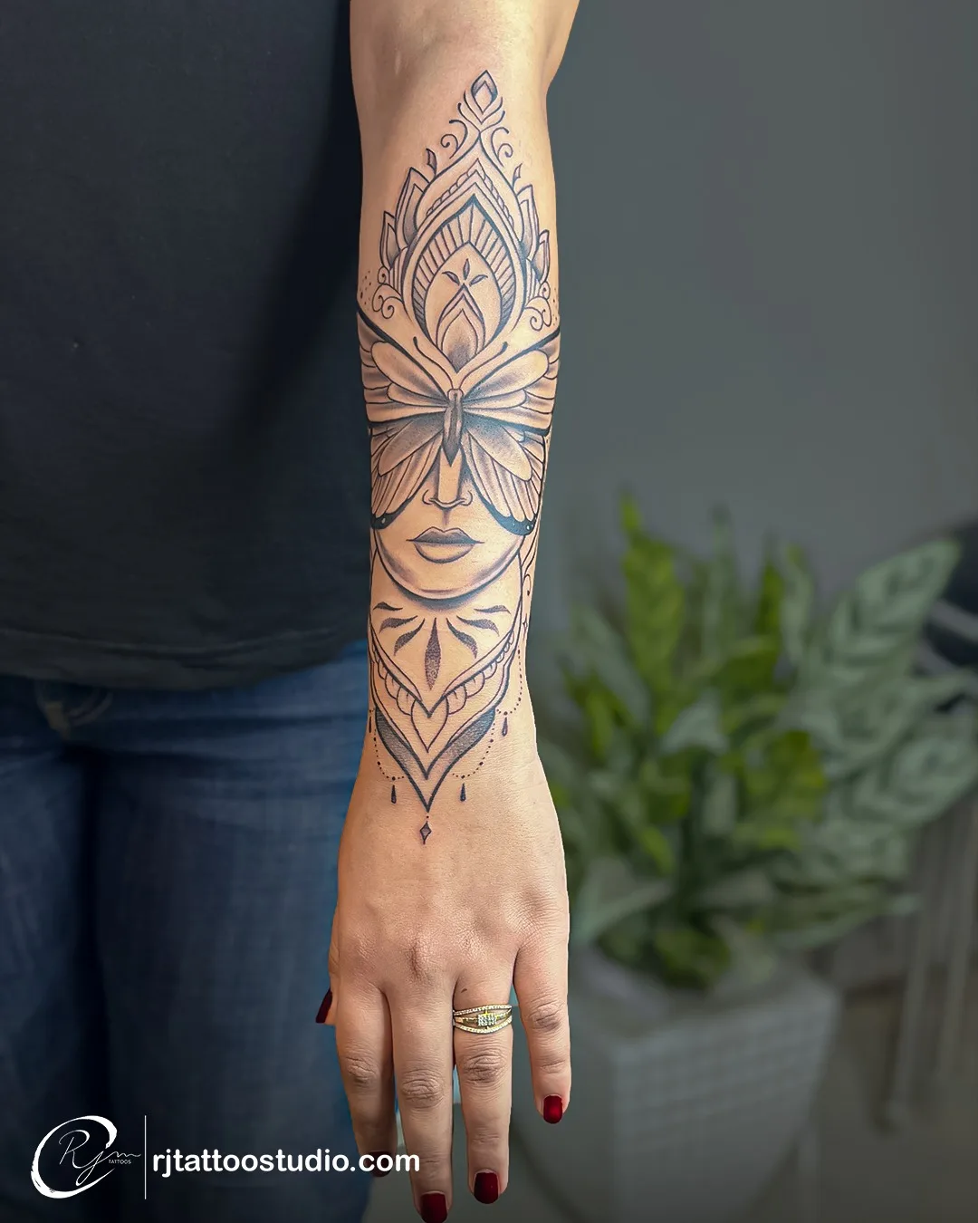 RJ Tattoo & Piercing Studio - Best Tattoo Designer in Mumbai
