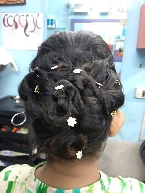 Essential Beauty - Best Beauty Parlour in Shyambazar