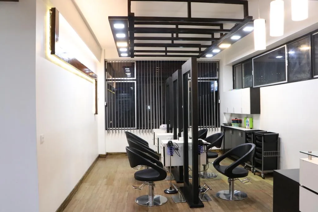 Ponytail Salon