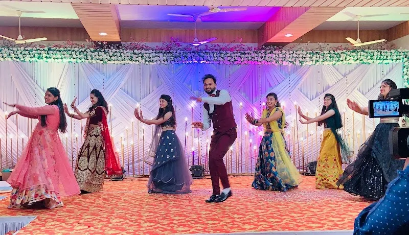 DropBeat Dance Studio by Lavesh Desai | ड्रॉपबीट डान्स स्टुडिओ