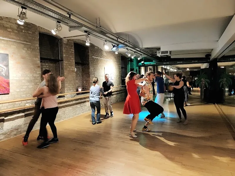 Tumbao Dance Studio