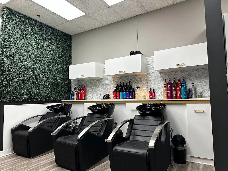 Vee Salon