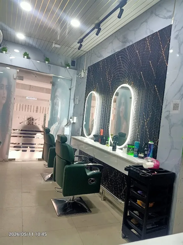 Hair Glossy Luxury Unisex Salon