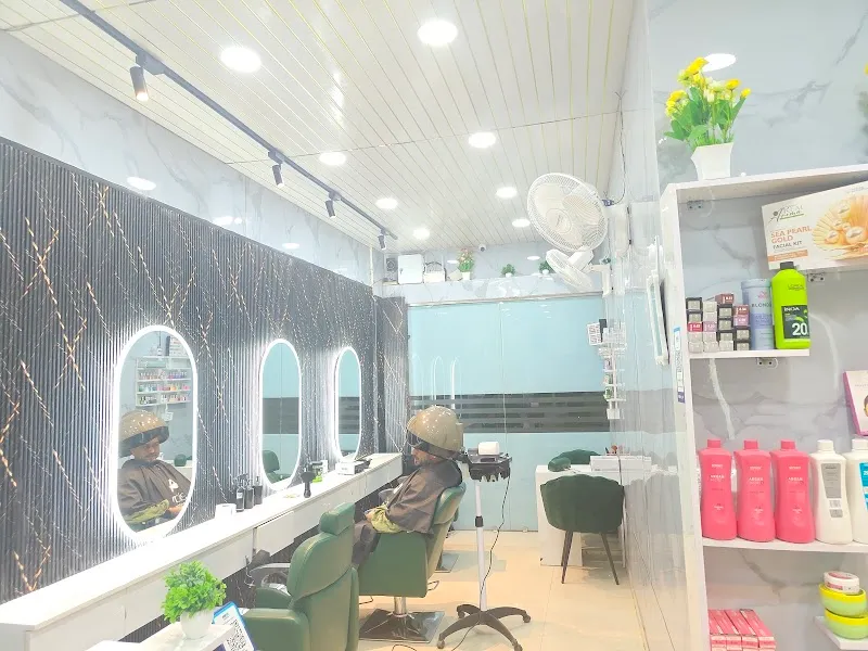 Hair Glossy Luxury Unisex Salon