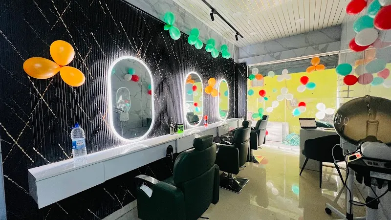 Hair Glossy Luxury Unisex Salon