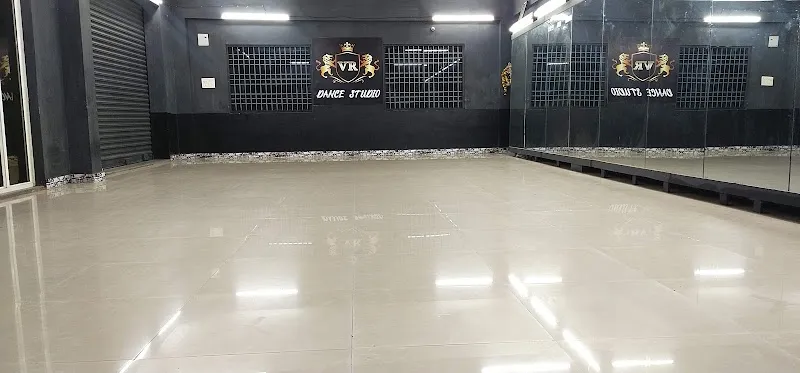 VR DANCE STUDIO