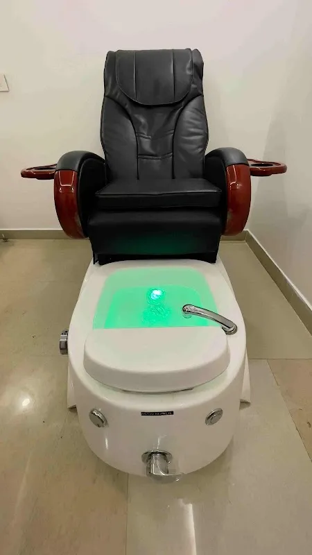 Experts Salon (Family's Hair & Beauty Salon)