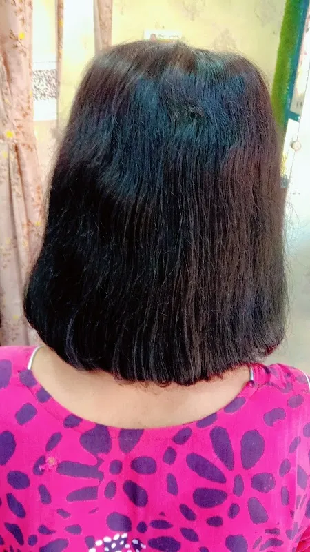 Priya Beauty Parlour Classes & Cosmetics