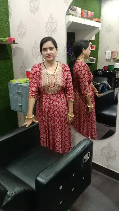 Priya Beauty Parlour Classes & Cosmetics