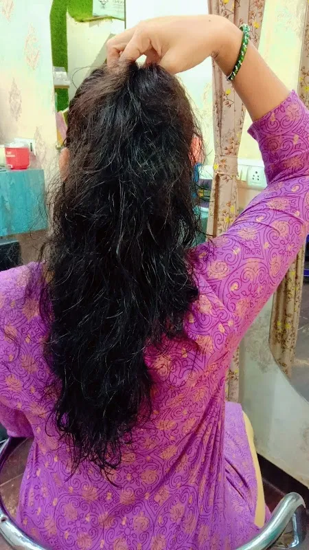 Priya Beauty Parlour Classes & Cosmetics