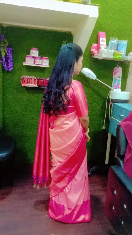 Priya Beauty Parlour Classes & Cosmetics