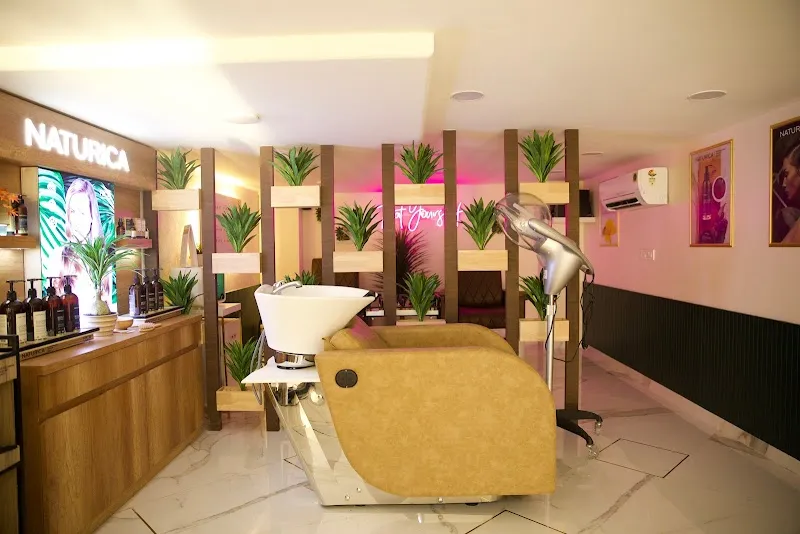 LookWell Salon - Hiranandani Meadows, Thane