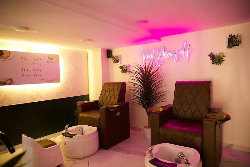 LookWell Salon - Hiranandani Meadows, Thane