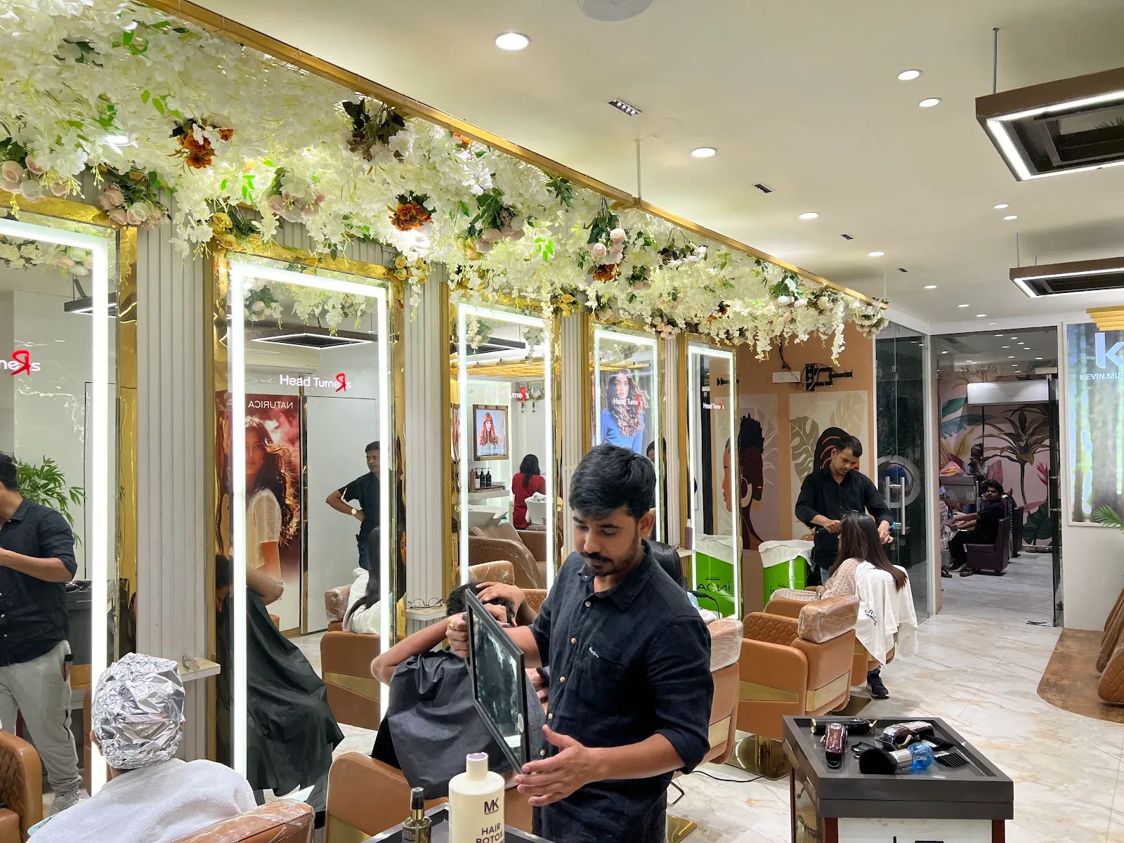 Head Turners Salon - G.S. Road
