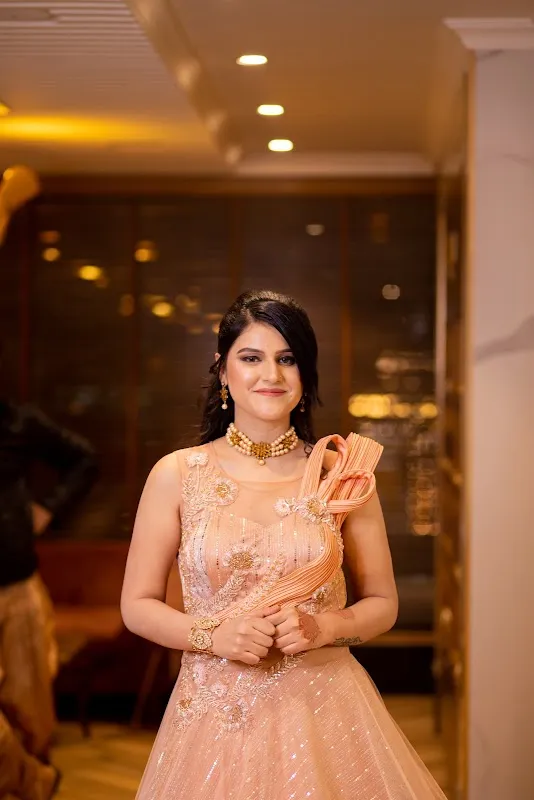 Looks Salon, Punjabi Bagh