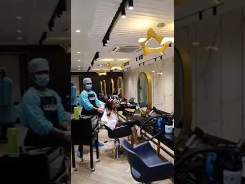 Looks Salon, Punjabi Bagh
