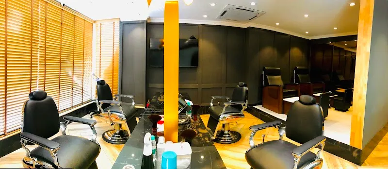 Looks Salon, Punjabi Bagh