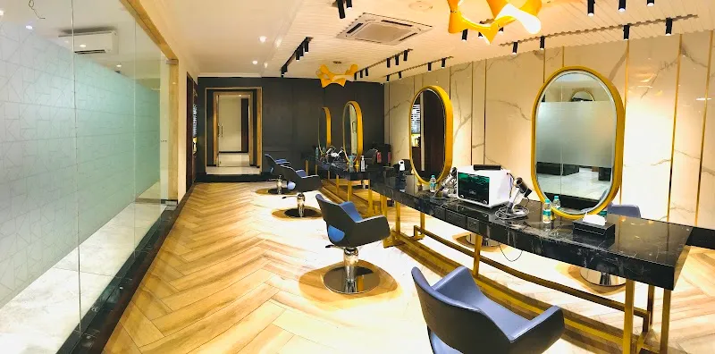 Looks Salon, Punjabi Bagh