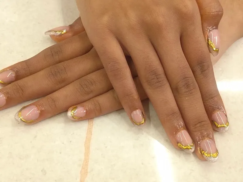 Queen Beauty Salon & Academy