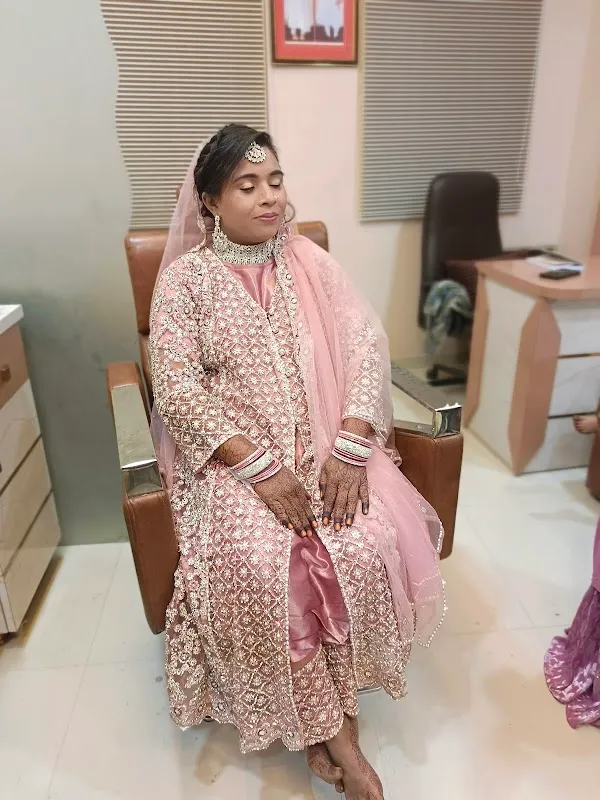 Queen Beauty Salon & Academy