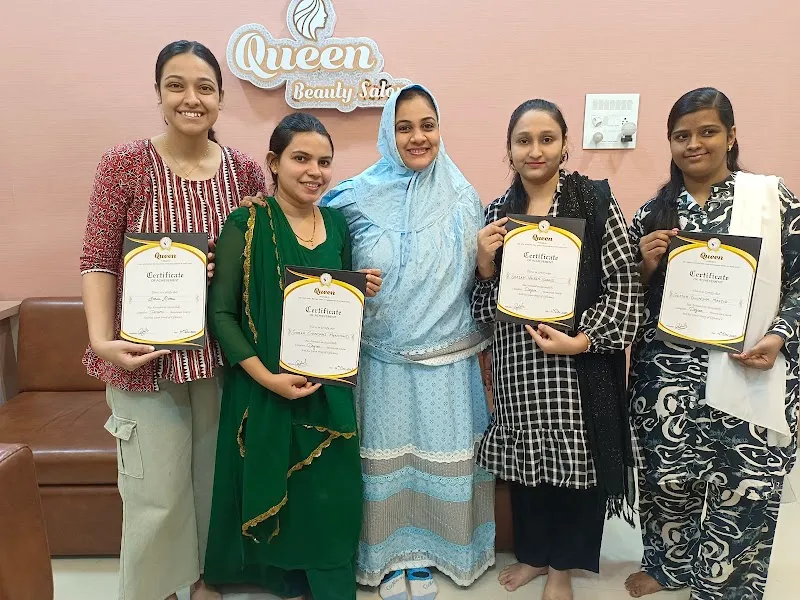 Queen Beauty Salon & Academy