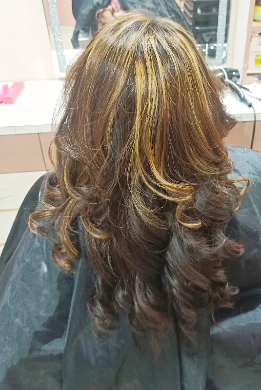 Queen Beauty Salon & Academy