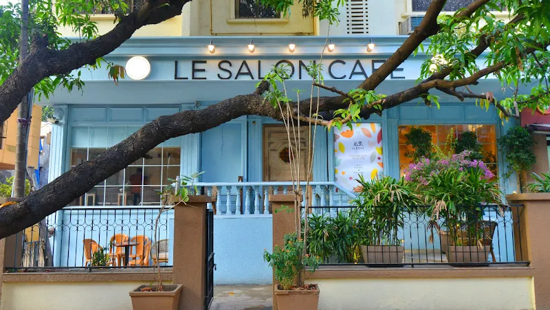 Le Salon Cafe