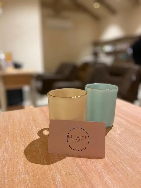 Le Salon Cafe