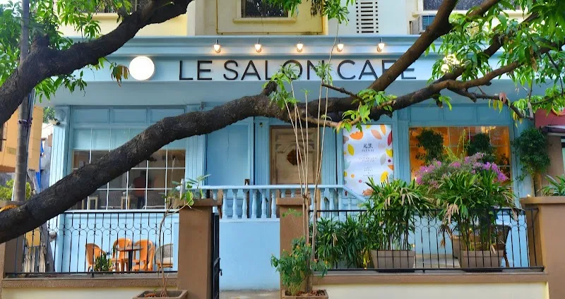 Le Salon Cafe