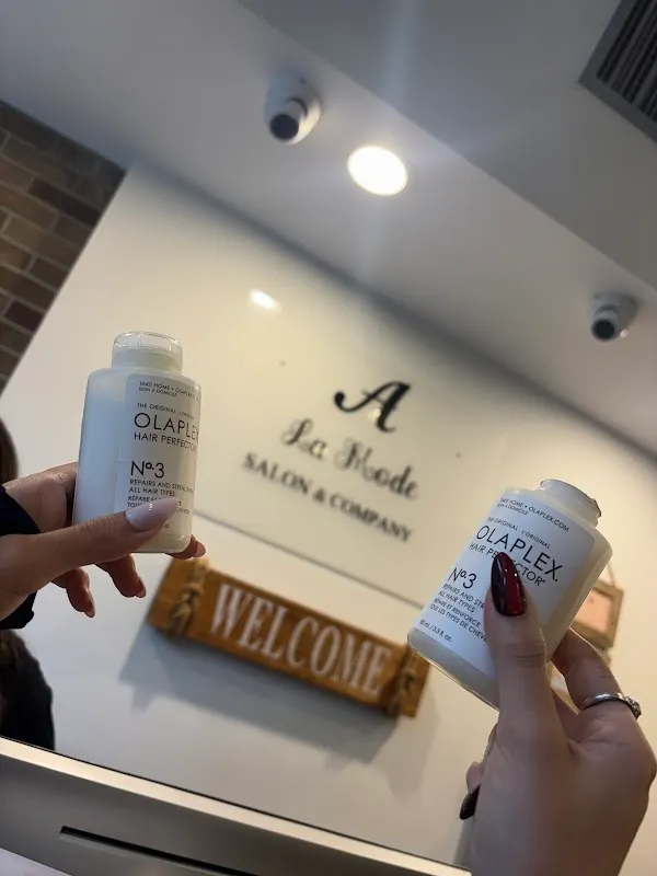A’La Mode Salon & Company