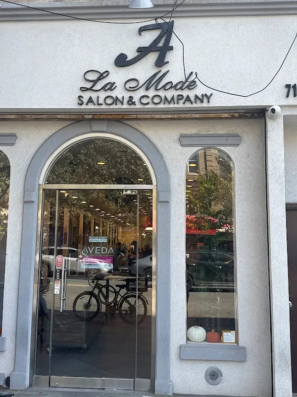 A’La Mode Salon & Company