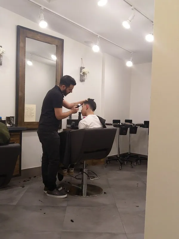 A’La Mode Salon & Company