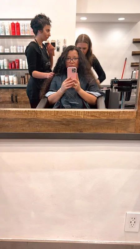 A’La Mode Salon & Company