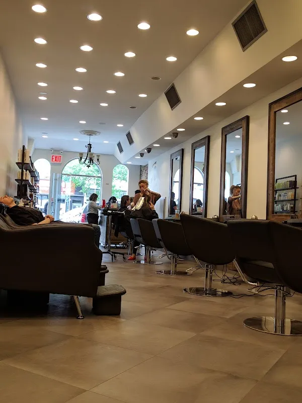 A’La Mode Salon & Company