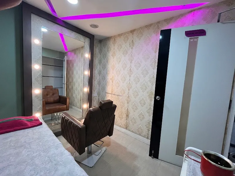Glam Trends Unisex Hair & Beauty Salon