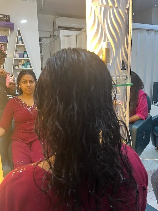 AURALUX Ladies Salon and Academy's