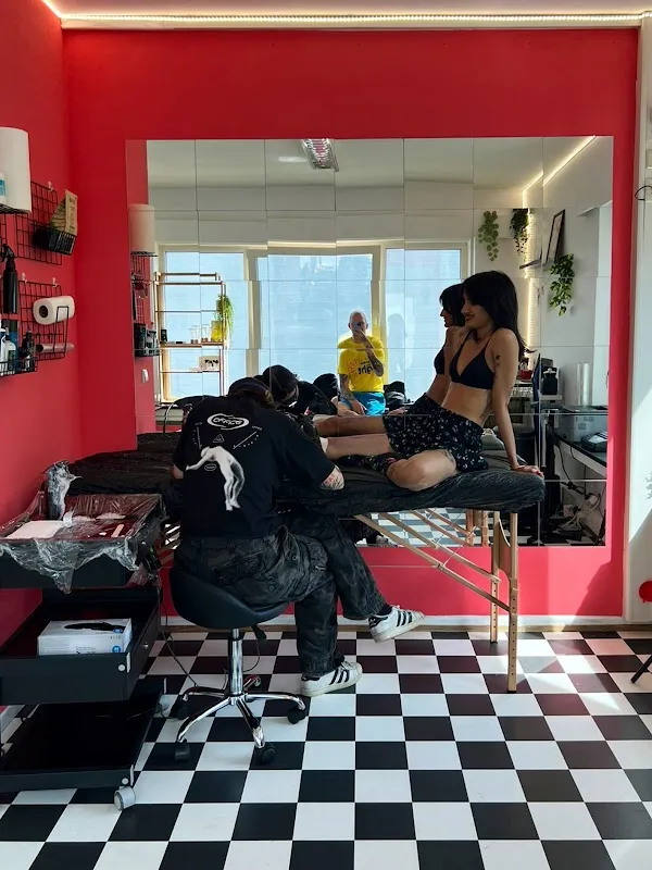 Tattoo Studio Scuro
