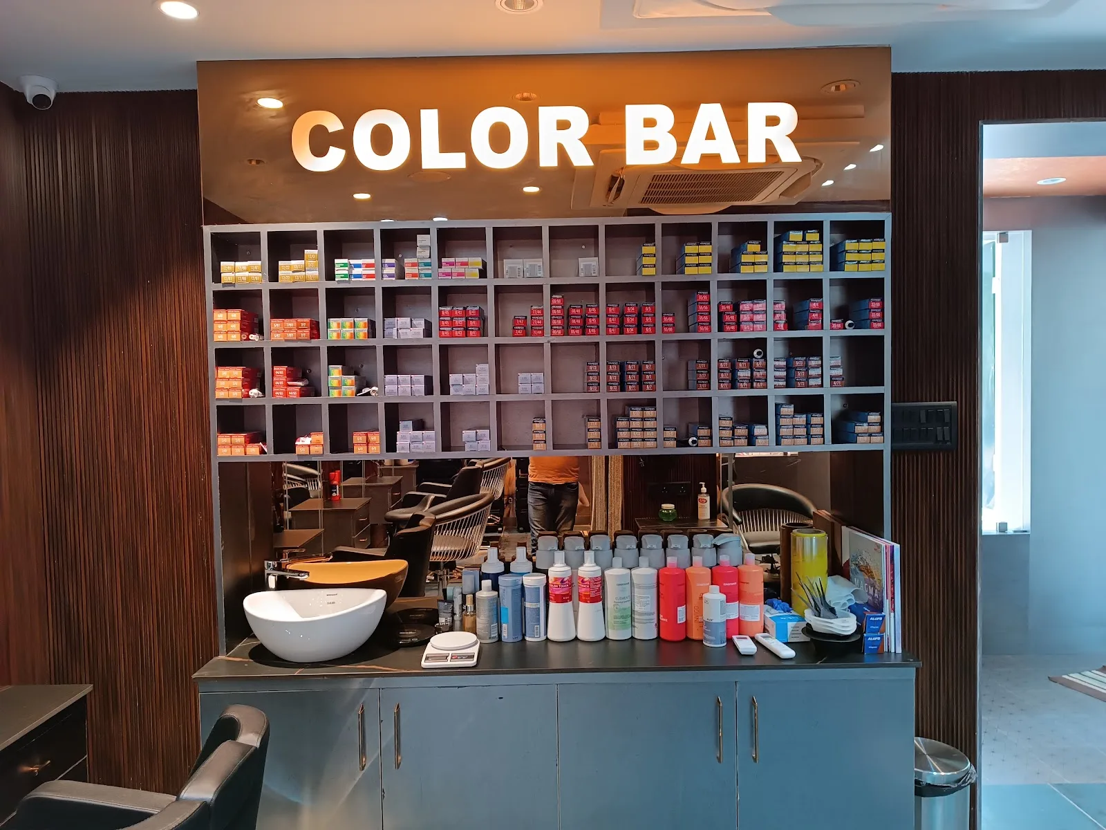 Toni&Guy Hairdressing, Vepery