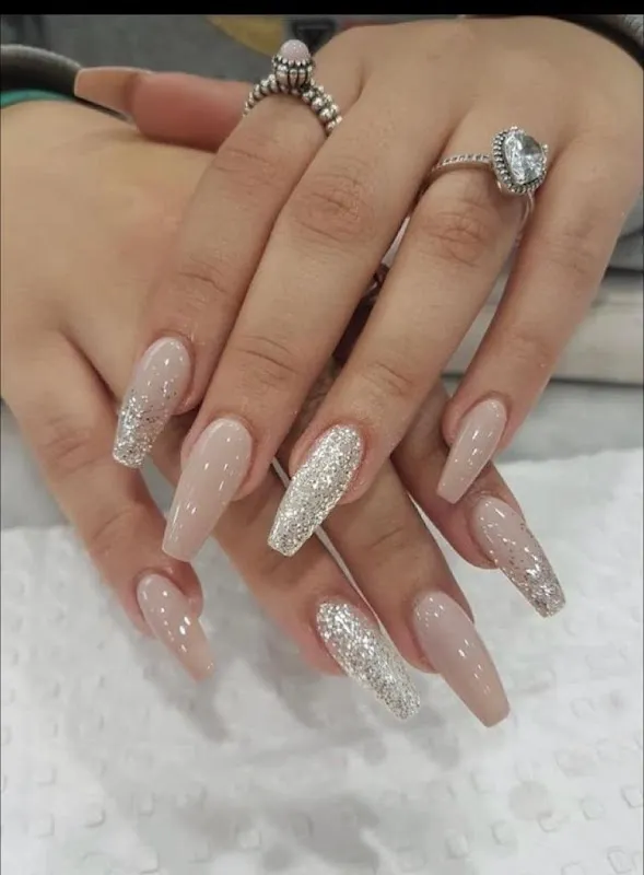 K Prive' Salon & Nail Bar, Gamdevi