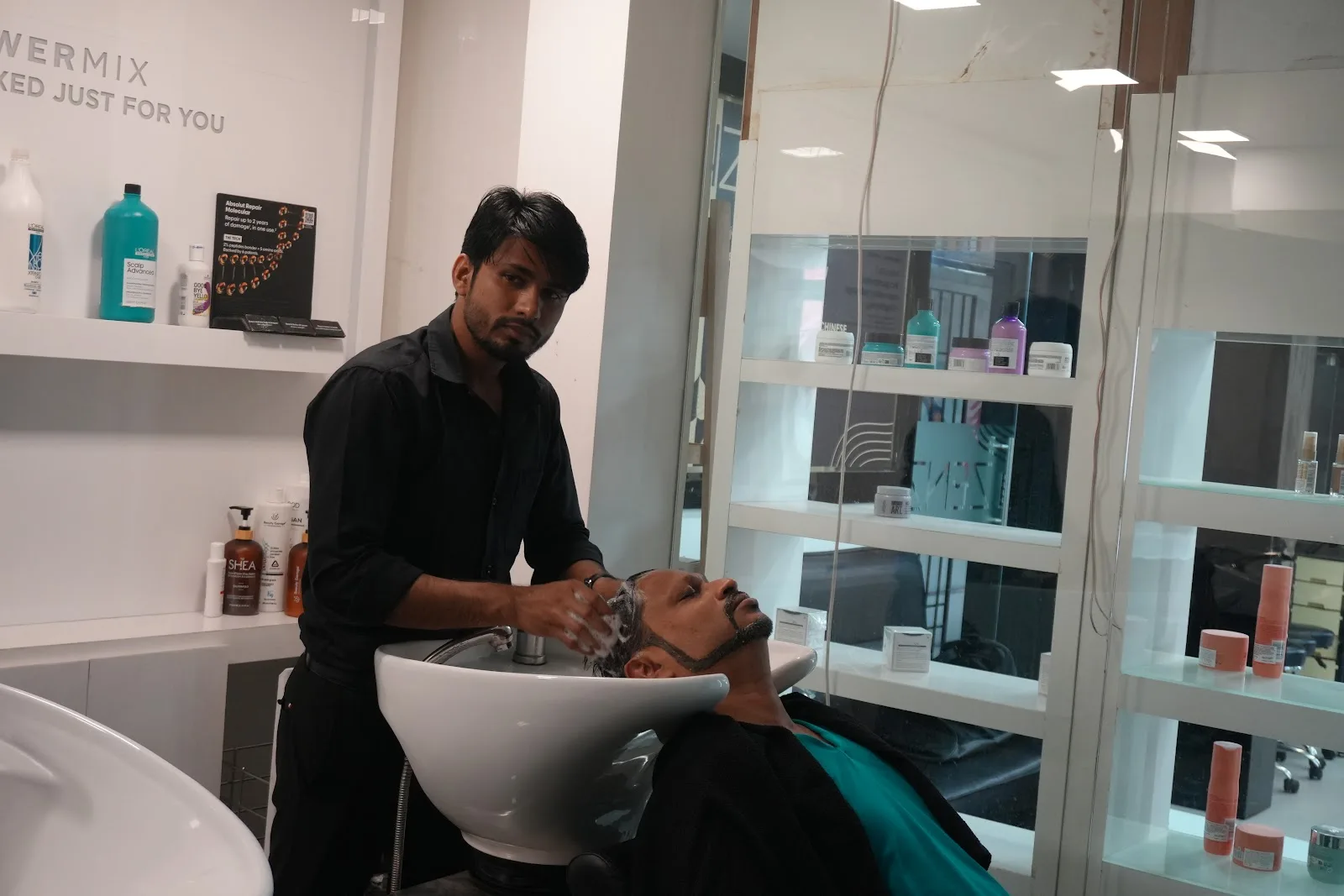 Zenzi Unisex Salon Mogappair