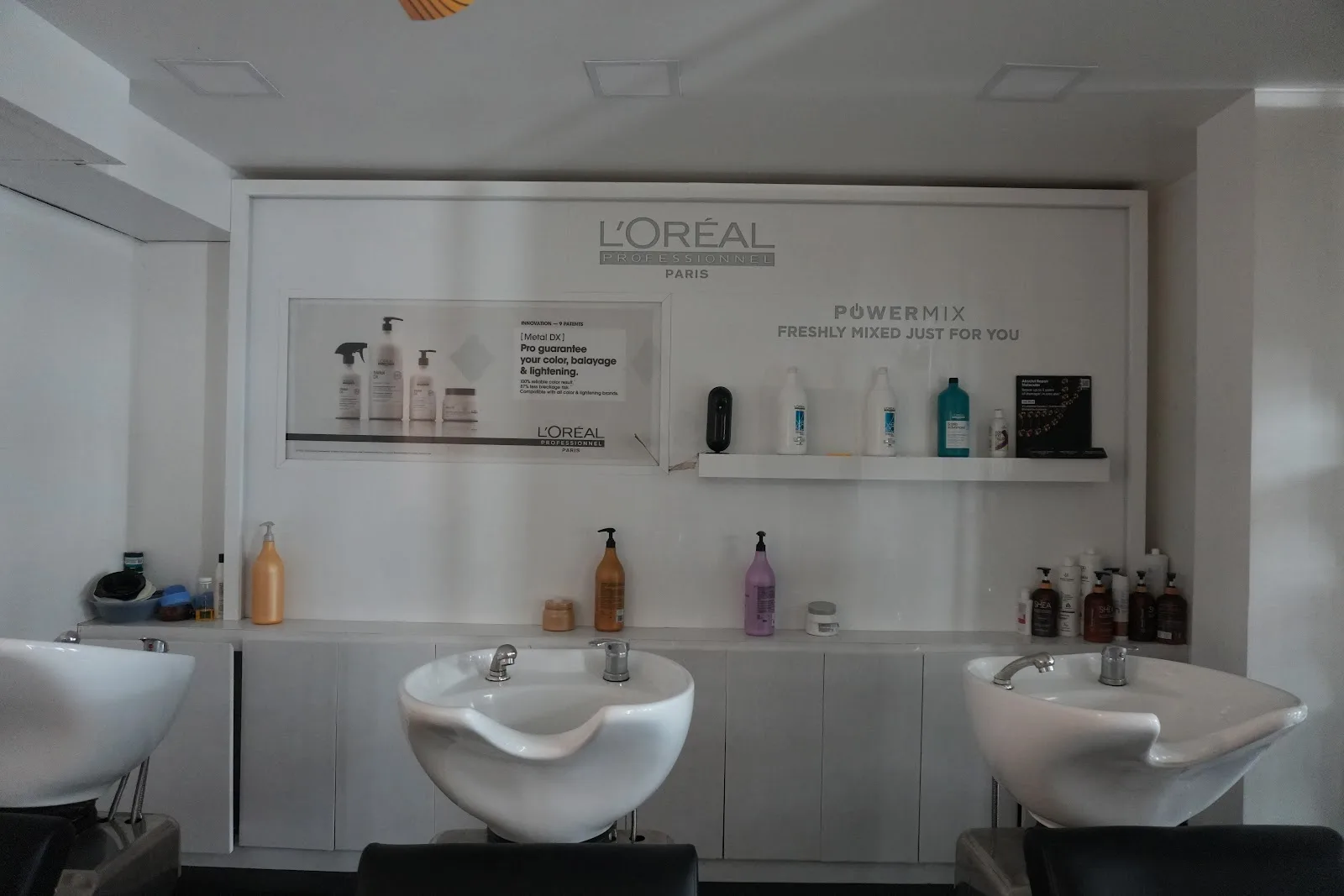 Zenzi Unisex Salon Mogappair