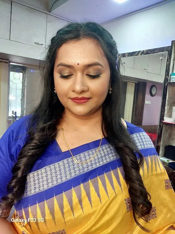 Deep's salon and makeup studio