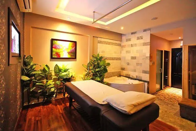 The first one spa I spa in Dwarka I massage service in Dwarka I